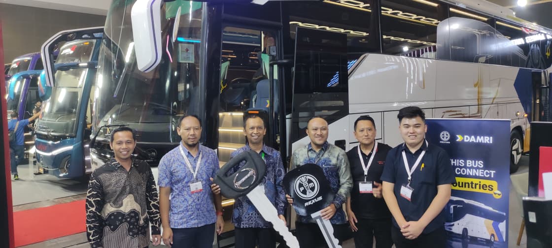 Hino dan DAMRI Siapkan Armada Bus ‘Trip 3 Negara’  Melalui Handover Bus RM 280 ABS di Busworld Southeast Asia 2026