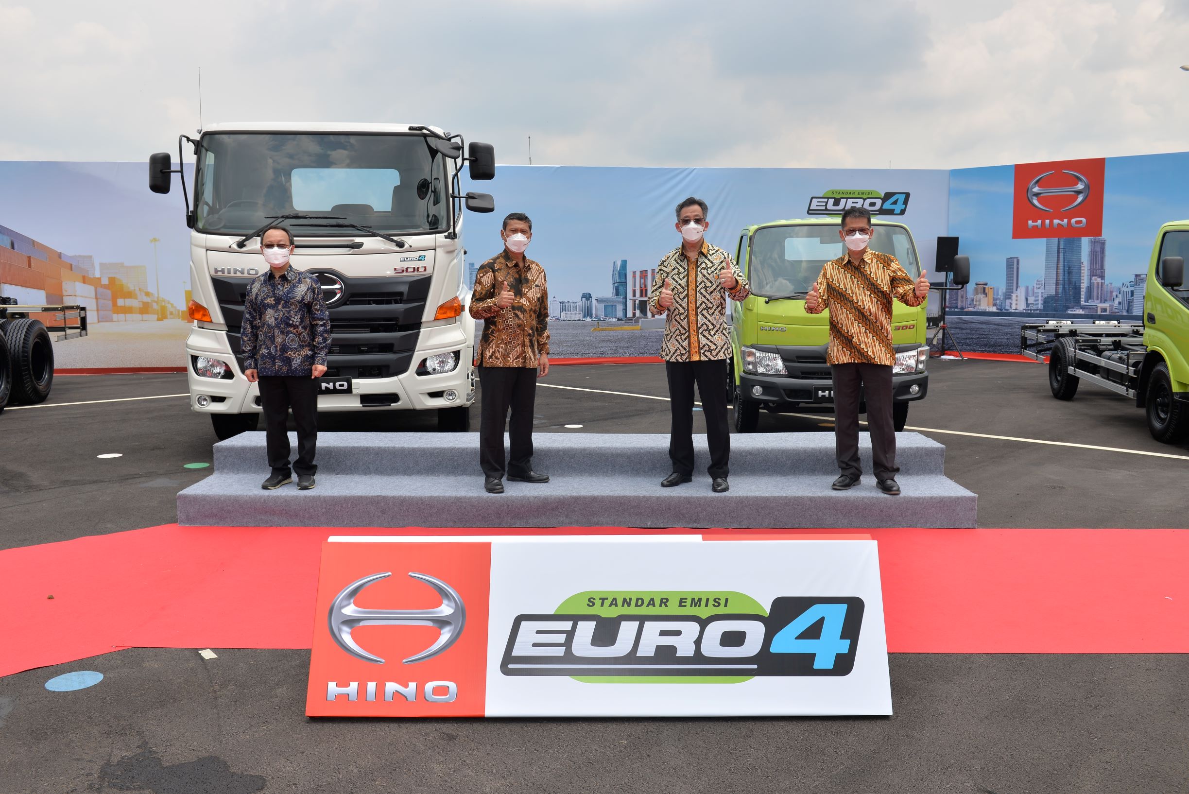 Hino Luncurkan Truk dan Bus Euro4 serta Wajah Baru Hino Dutro